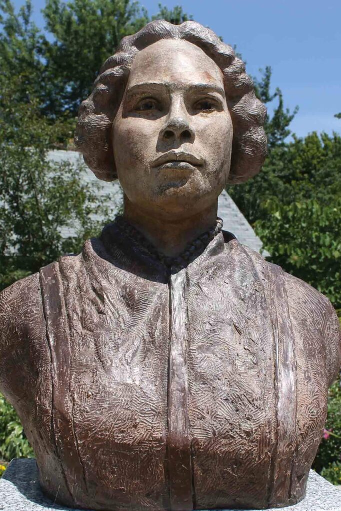 MARY ANN SHADD CARY BUST AT BME FREEDOM PARK, CHATHAM, ONTARIO. SCULPTED BY SHADD CARY’S GREAT GREAT NIECE, ARTIS LANE.PHOTO COURTESY OF THE CHATHAM-KENT BLACK HISTORICAL SOCIETY.